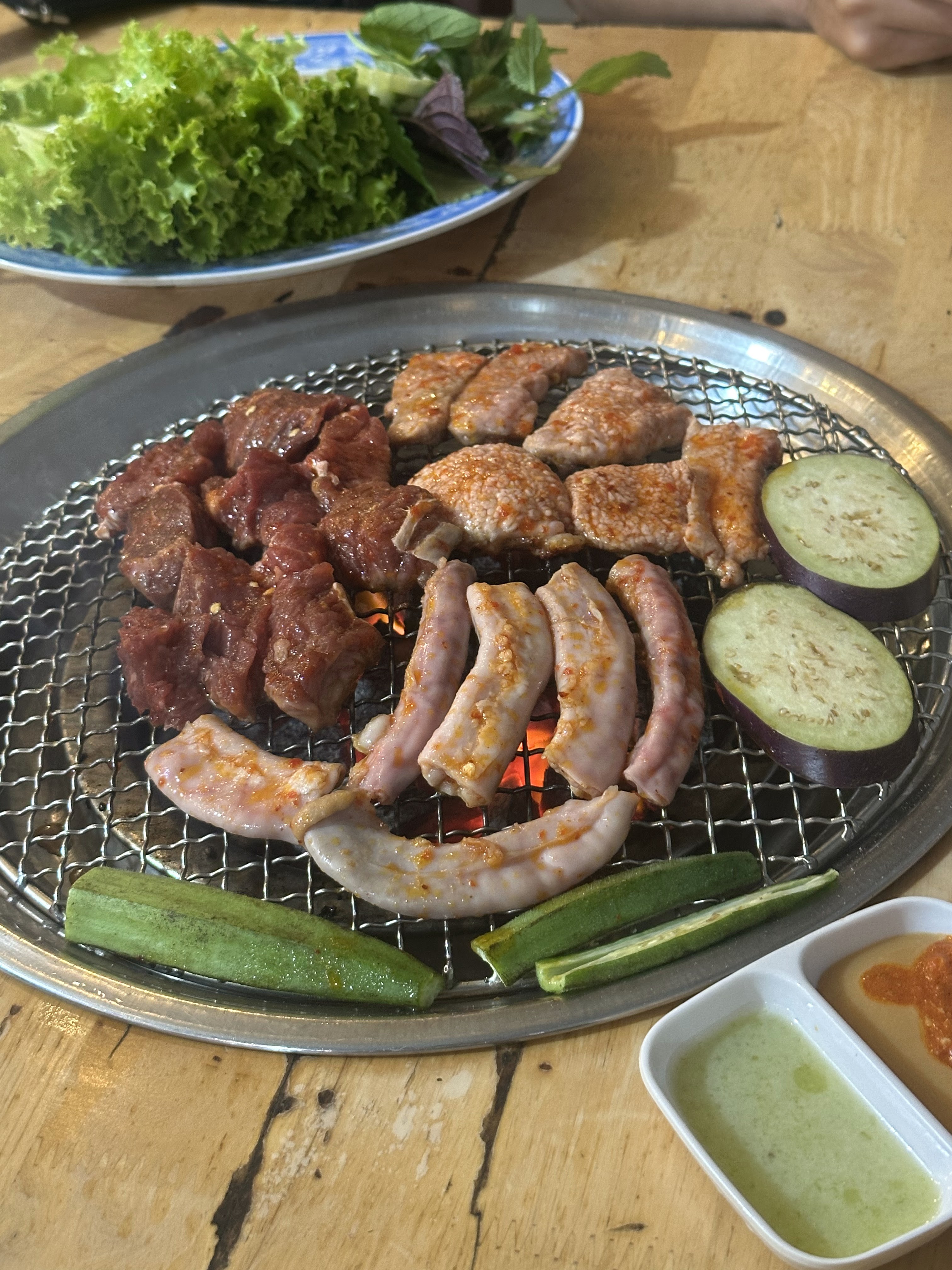 Một góc khác của quán bò nướng Cậu Phùng Quán